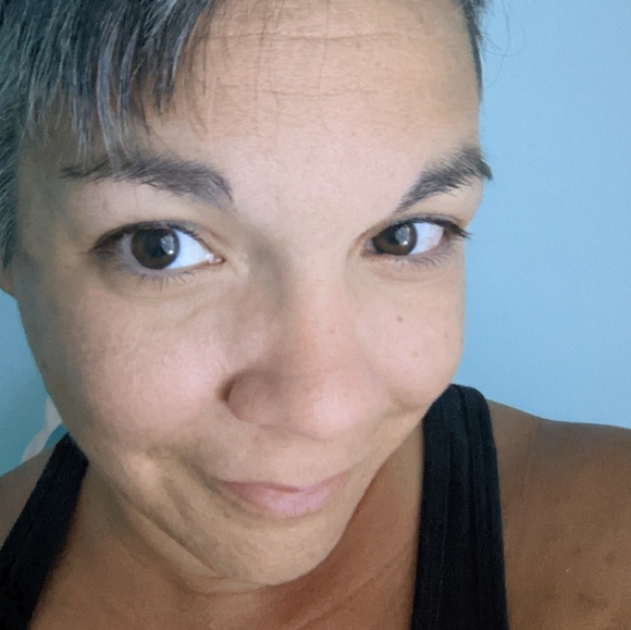 Meet your Posher, Danielle - Picture 1 of 1